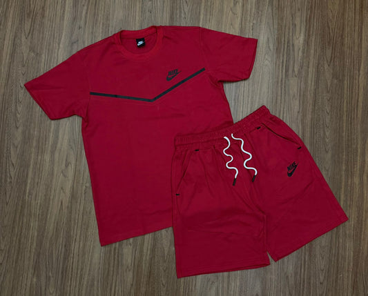 Conjunto Nike Vermelho Classic (camiseta + bermuda vermelha com detalhes em preto)