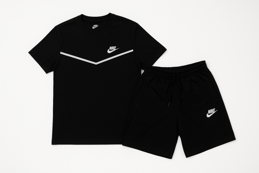Conjunto Nike Branco Essential (camiseta + bermuda branca com detalhes em preto)